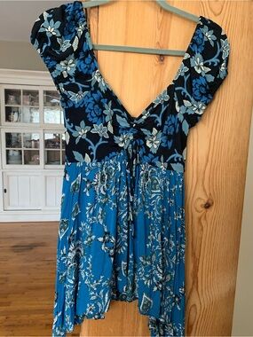 Free People Black and Blue Floral V-Neck top
